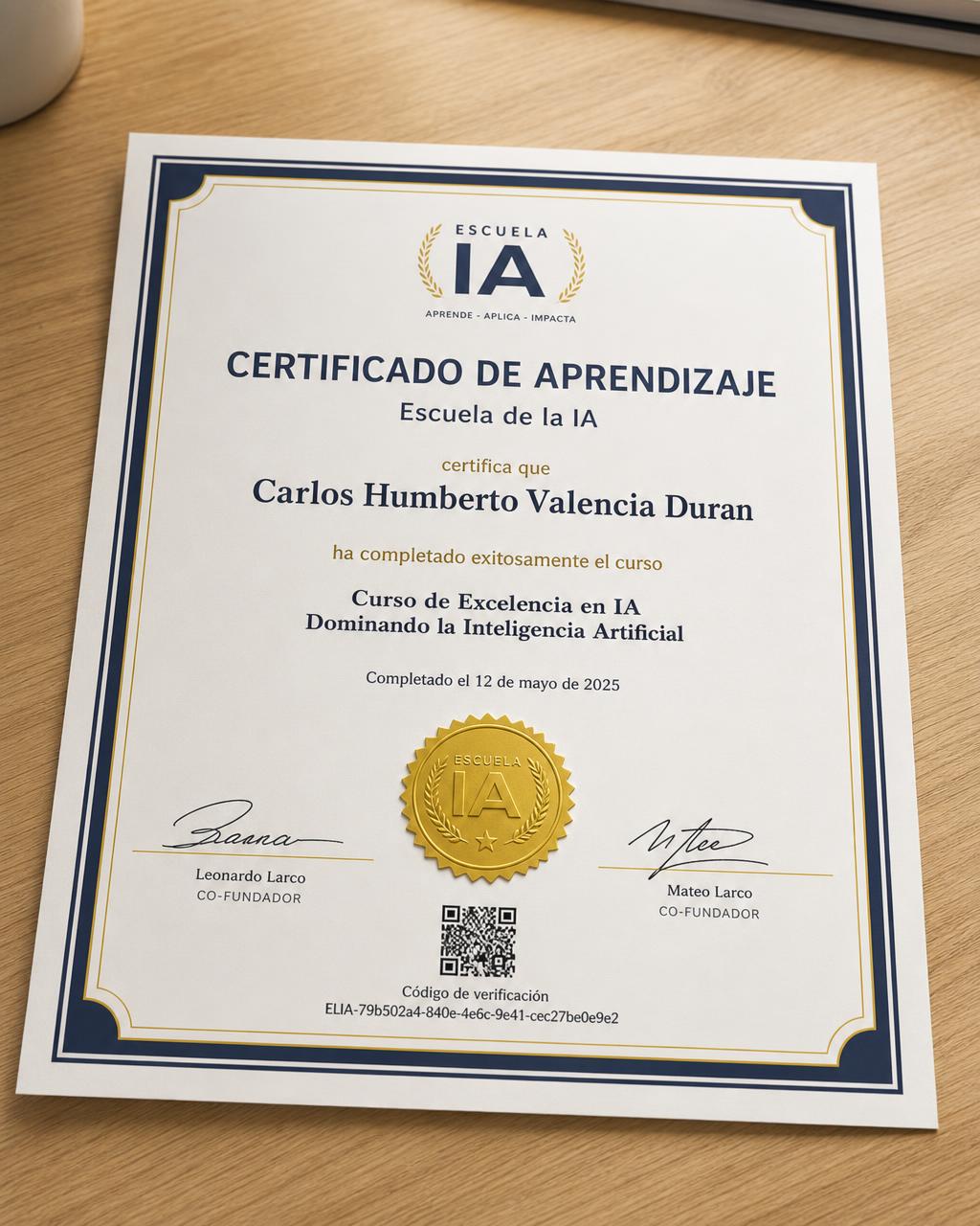 Certificado de aprendizaje de Escuela de la IA con sello dorado, firmas y código de verificación